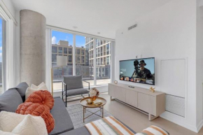 Luxury 2BR Condo Enormous Patio Parking